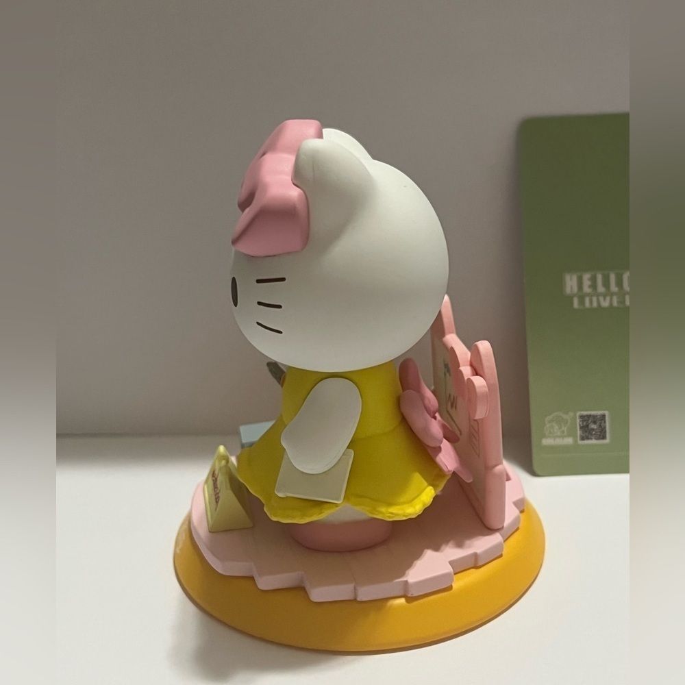 Hello Kitty Lovely Week Blind Box Figure-Wednesday - Picture 5 of 10